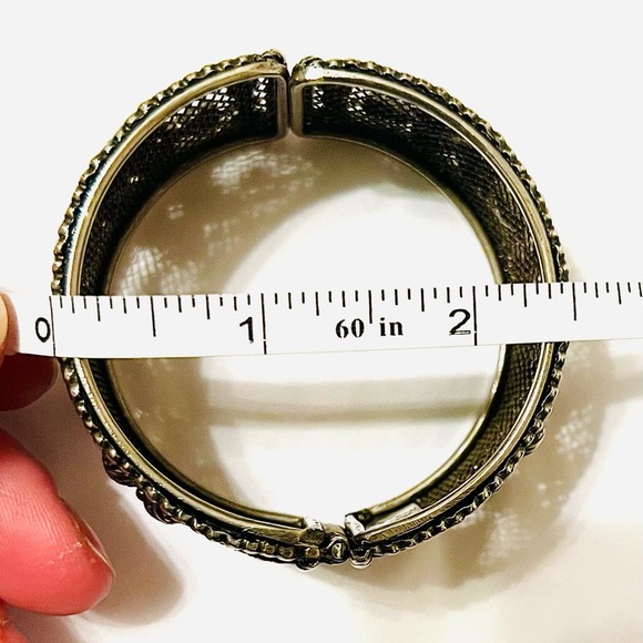 Vintage Tribal Hinged Bangle with Floral & Beaded Motif pattern, mesh interior - Picture 4 of 7